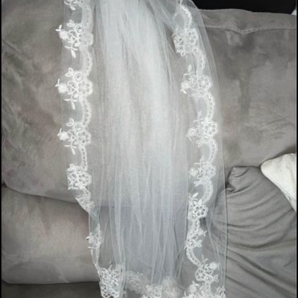 WEDDING VEILS - Picture 2 of 2